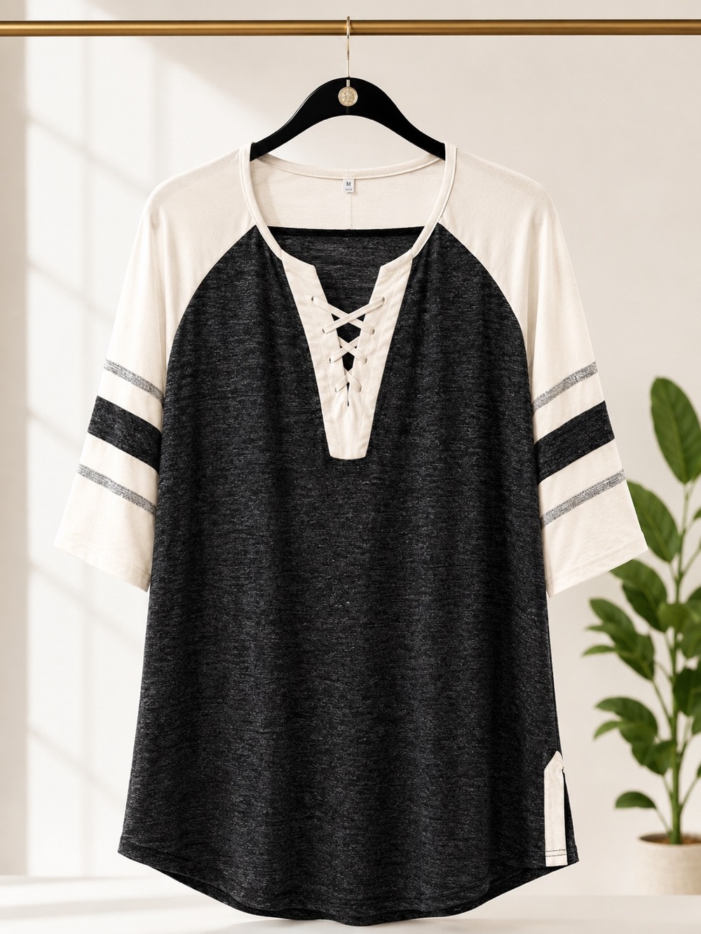Women's Black & Cream Lace-Up Raglan Sleeve Top

Says 5xl but fits like a 3xl